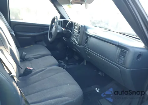 2002 Chevrolet Silverado 1500 из США, поврежденный, VIN 1GCEK14V72Z112160